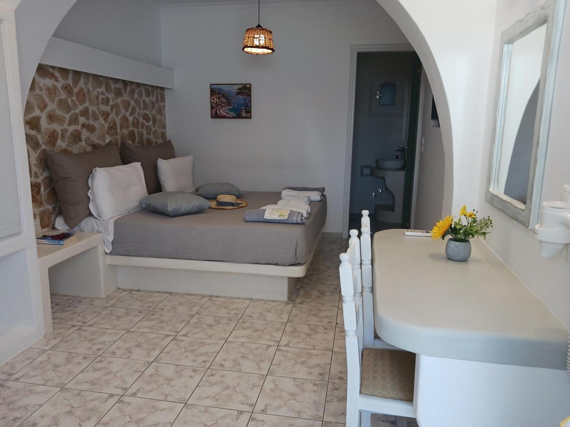Akrogiali Agios Prokopios Rom bilde